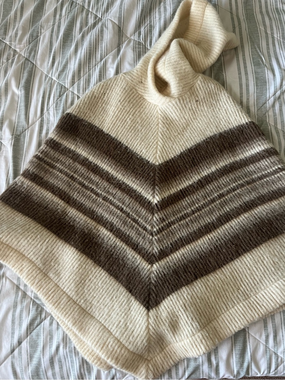 VINTAGE 💯 Wool poncho